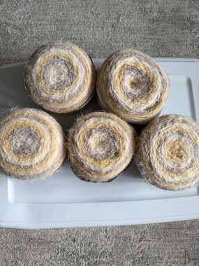 Caron Latte Cakes
Size 8.8oz ea
Color: butter cookie
Lot of 5